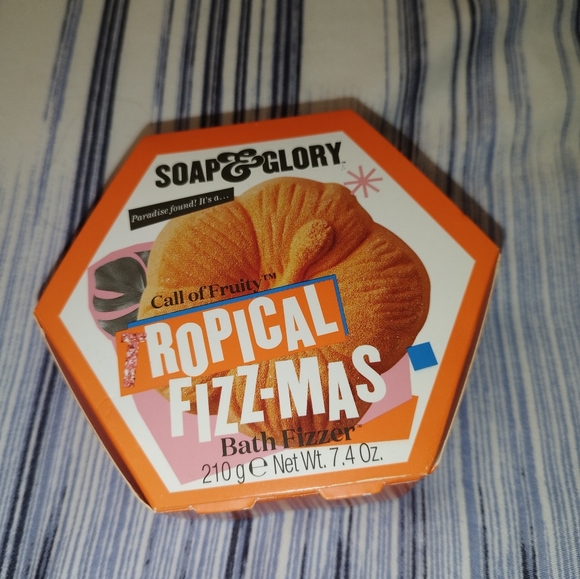 Self care pampering bundle, hot water bottle, slippers, body scrub, bath bomb - Picture 3 of 6